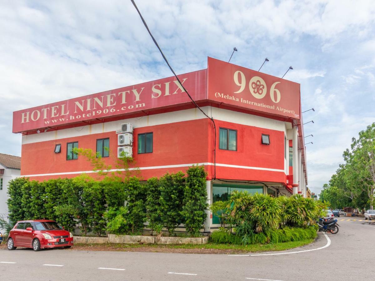 Oyo 1158 906 Airport Hotel Malacca Exterior photo