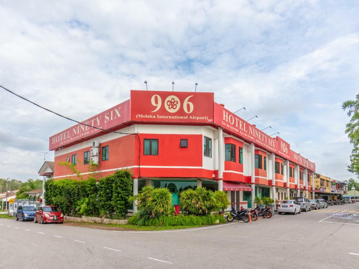 Oyo 1158 906 Airport Hotel Malacca Exterior photo